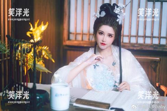 鹿八岁baby 跟随鹿八岁baby走入COS世界,探索她与“凶凶年兽”的美丽写真照片之旅.txt
