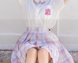 黑猫猫ovo制服写真作品分享，展现她多样风格与才华！.txt